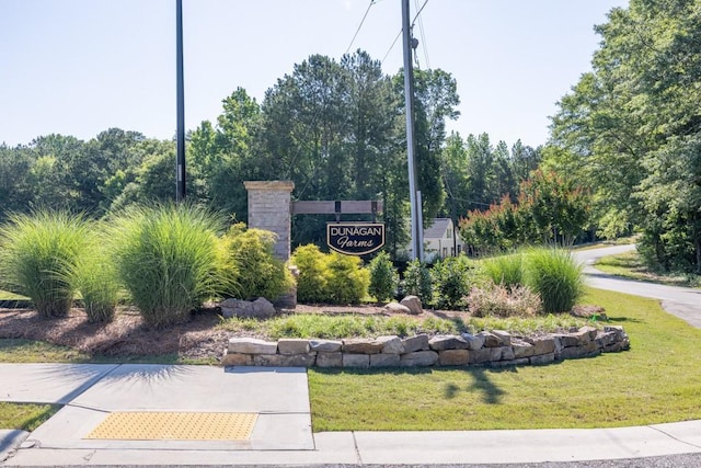 259 Dunagan Ct, Winder, GA 30680 - community / neighborhood sign featuring a yard