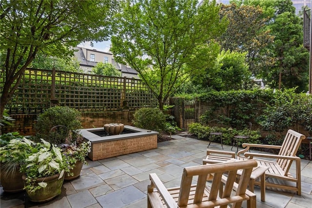 92 Old Ivy Rd NE Unit 6, Atlanta, GA 30342 - fenced backyard with a patio