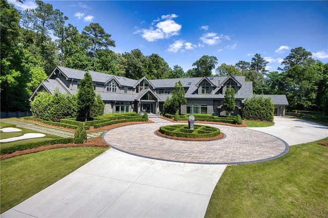 craftsman inspired home featuring a front lawn