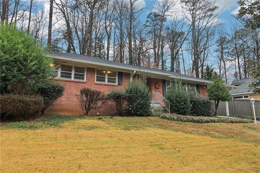 ranch-style home with a front yard