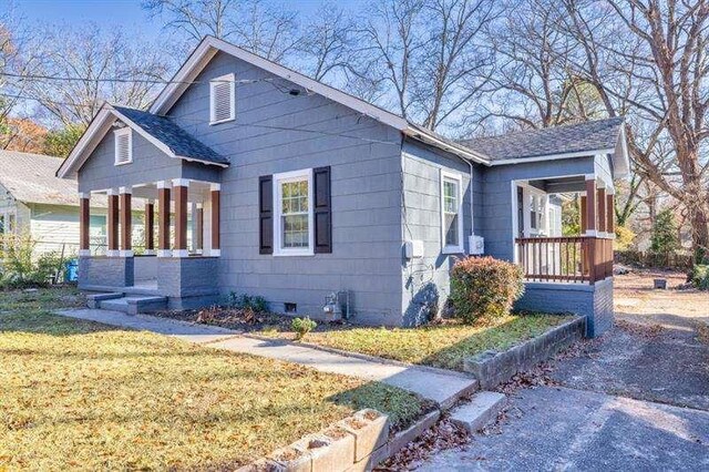 view of front of home featuring a front lawn and a porch