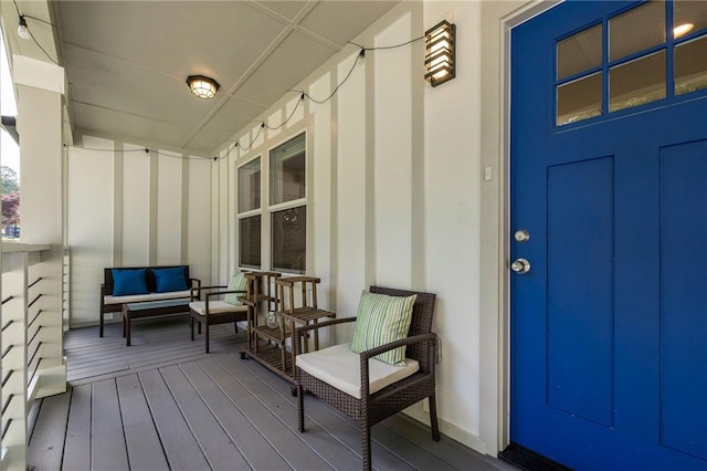 property entrance featuring a porch