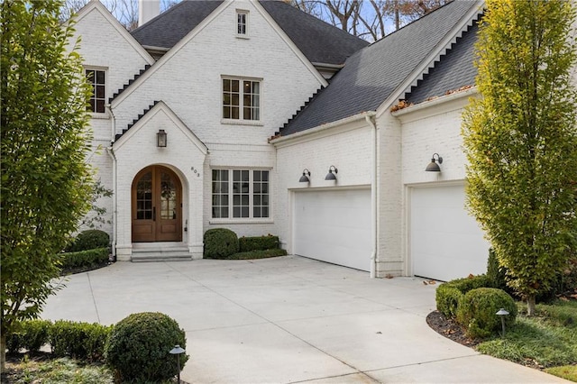 view of front facade featuring a garage