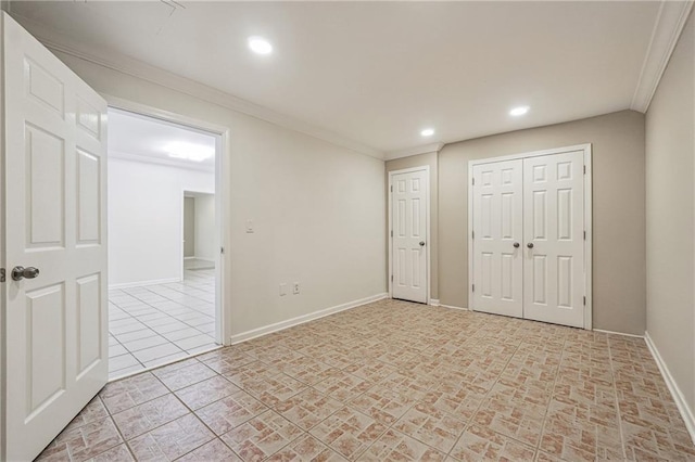empty room with recessed lighting, baseboards, and ornamental molding