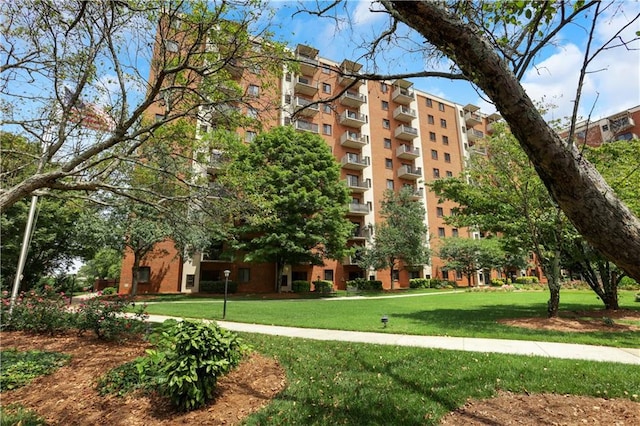 view of community featuring a lawn