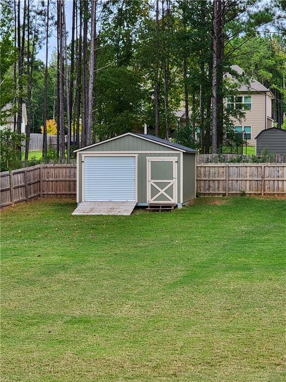 view of outdoor structure featuring a yard