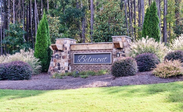 community sign featuring a lawn