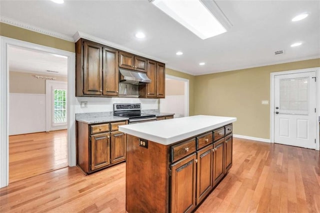 280 W Knight Rd W, Mcdonough, GA 30252 - kitchen featuring under cabinet range hood, electric stove, light wood-style flooring, crown molding, and recessed lighting