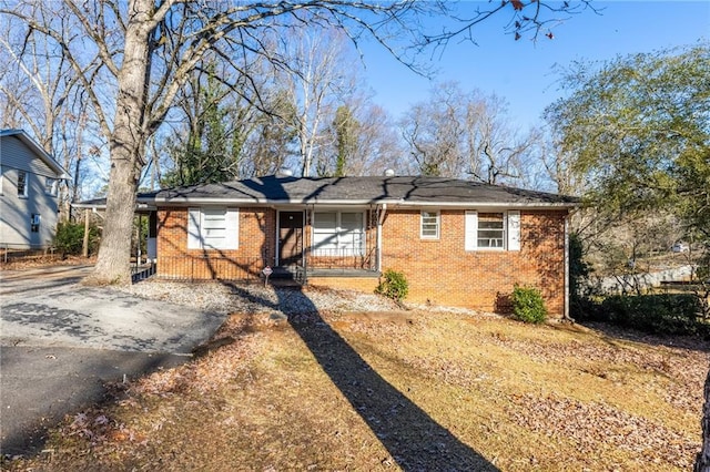 single story home with a porch