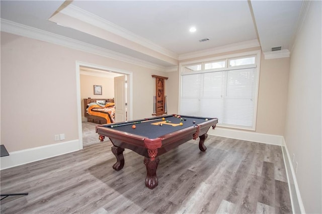 rec room featuring visible vents, wood finished floors, baseboards, and ornamental molding