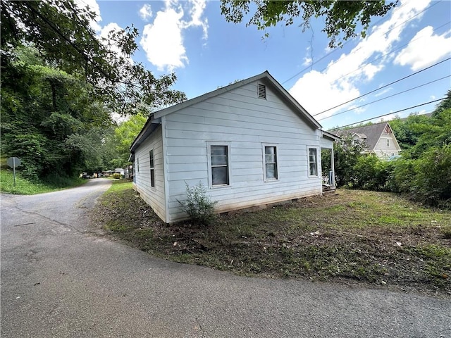 22 Honeysuckle Ln, Dahlonega, GA 30533 - view of side of home with asphalt driveway