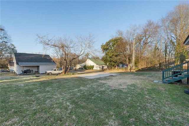 view of yard with a patio