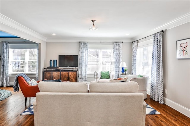 living area with recessed lighting, dark wood-type flooring, baseboards, and ornamental molding