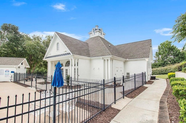 642 Towering Pine Trl, Lawrenceville, GA 30045 - surrounding community featuring a fenced front yard