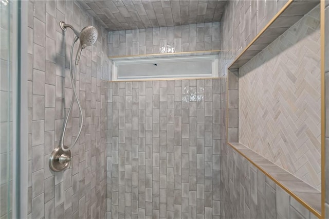 full bath featuring tiled shower