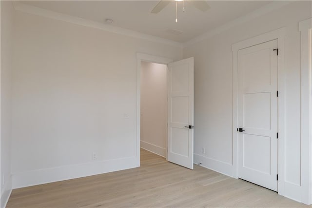 unfurnished bedroom with light hardwood / wood-style flooring, ceiling fan, and crown molding