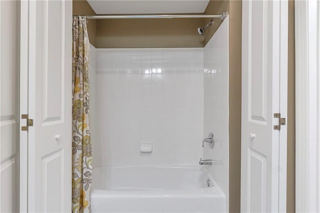 bathroom with shower / tub combo with curtain