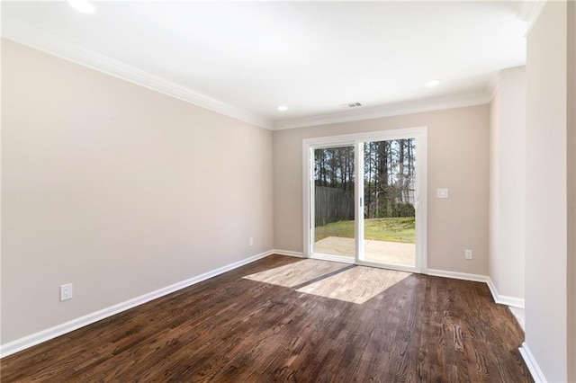 spare room featuring visible vents, baseboards, ornamental molding, recessed lighting, and dark wood-style floors