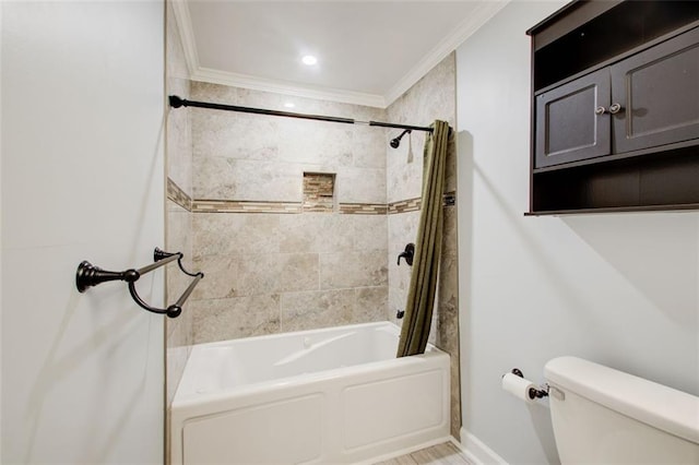 bathroom with crown molding, toilet, and shower / bath combo