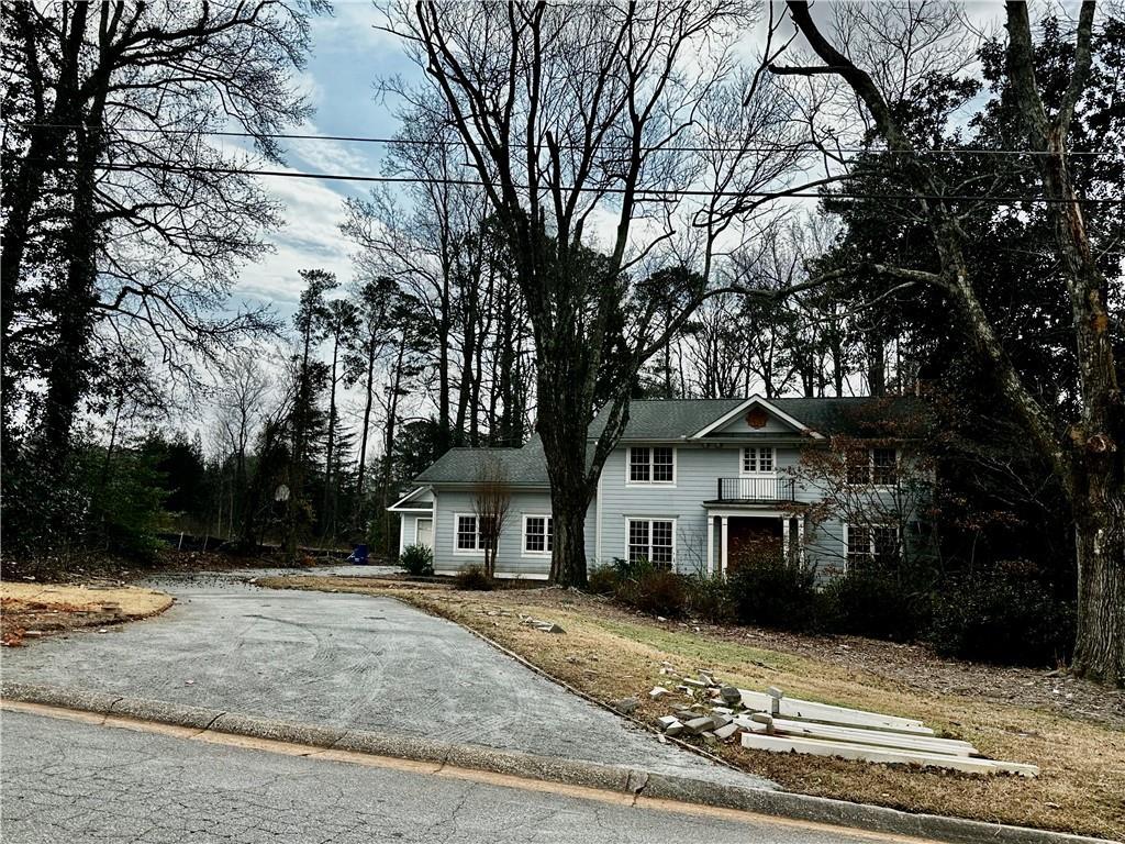 view of front property