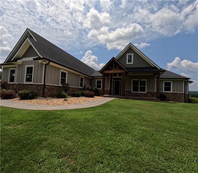 craftsman inspired home with a front yard