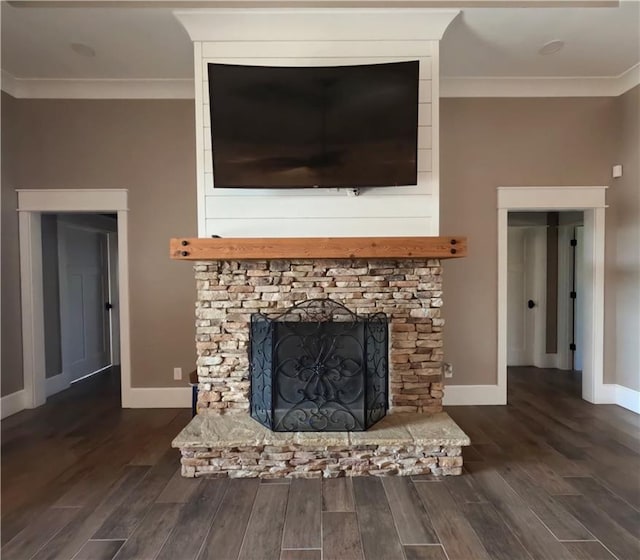 room details with a fireplace, hardwood / wood-style floors, and crown molding