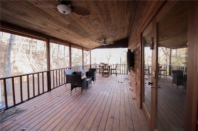 deck with ceiling fan