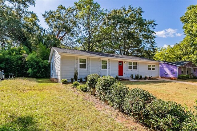 ranch-style home featuring a front yard