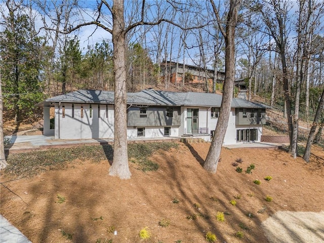 view of front facade featuring a patio area