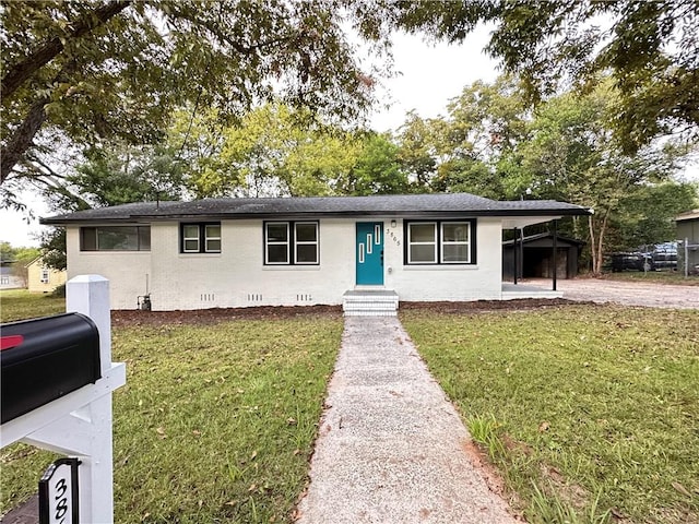 single story home with a front yard