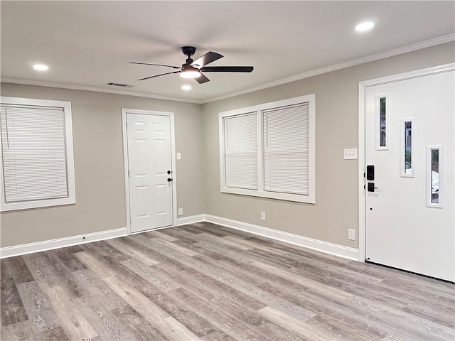 entryway featuring ornamental molding, light hardwood / wood-style floors, and ceiling fan