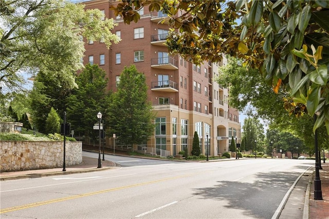 view of apartment building / complex