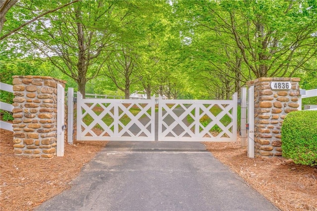 gate featuring fence