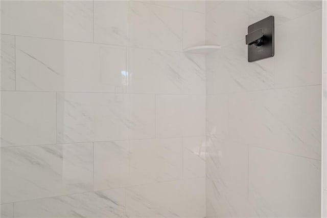 668 Liella Park SE, Atlanta, GA 30312 - room details with a tile shower