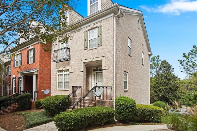 multi unit property with a balcony