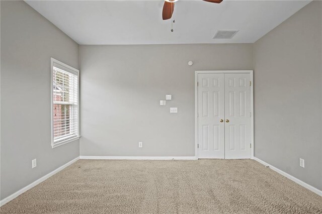 unfurnished room featuring carpet flooring and ceiling fan