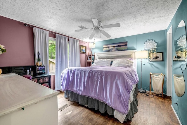 131 W Blue Branch Rd, Eatonton, GA 31024 - bedroom featuring wood finished floors, ceiling fan, and a textured ceiling