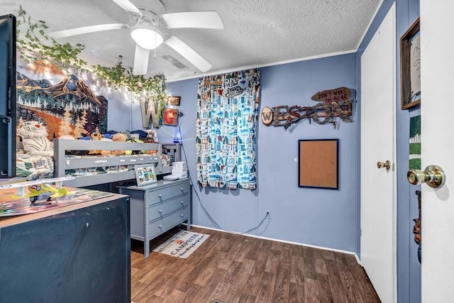 131 W Blue Branch Rd, Eatonton, GA 31024 - kitchen with a ceiling fan, wood finished floors, and a textured ceiling