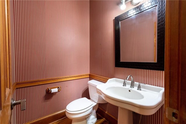 bathroom featuring toilet and sink