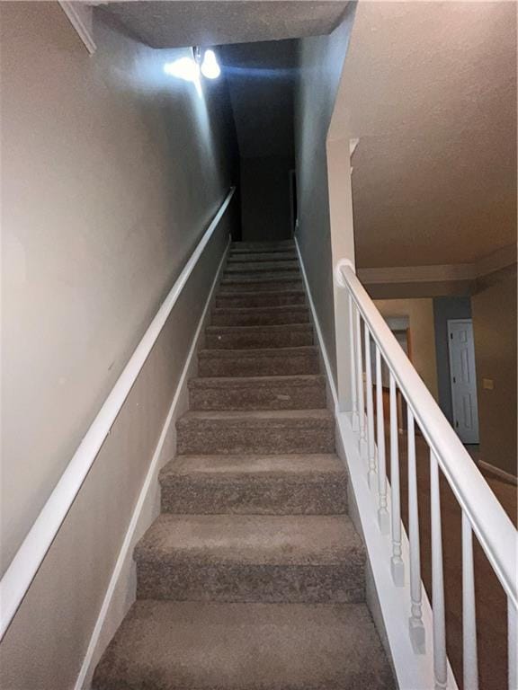 142 Benfield Cir, Cartersville, GA 30121 - view of staircase