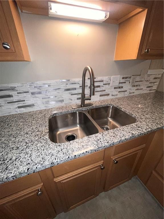 142 Benfield Cir, Cartersville, GA 30121 - kitchen with backsplash, light stone counters, and sink