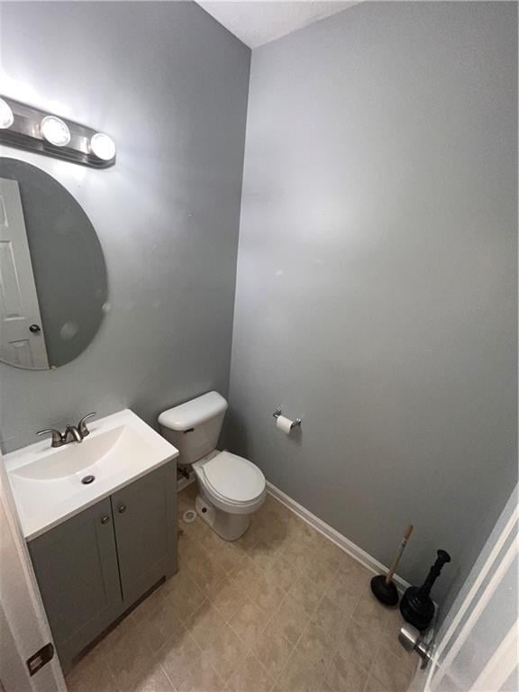142 Benfield Cir, Cartersville, GA 30121 - bathroom with toilet and vanity