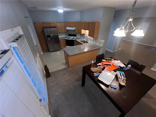142 Benfield Cir, Cartersville, GA 30121 - kitchen with electric range oven, sink, hanging light fixtures, stainless steel fridge with ice dispenser, and a chandelier
