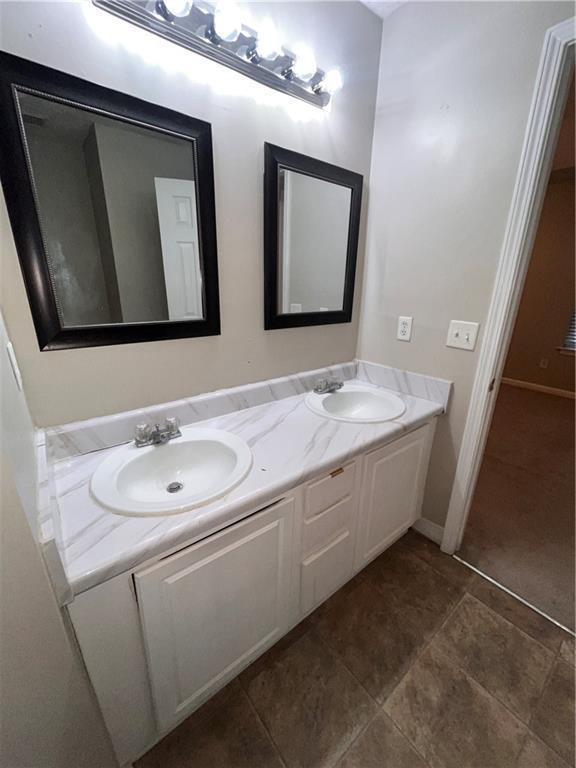 142 Benfield Cir, Cartersville, GA 30121 - bathroom featuring vanity