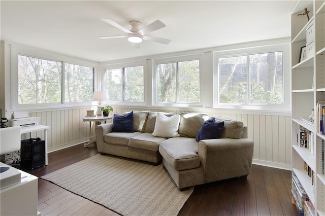 sunroom with ceiling fan