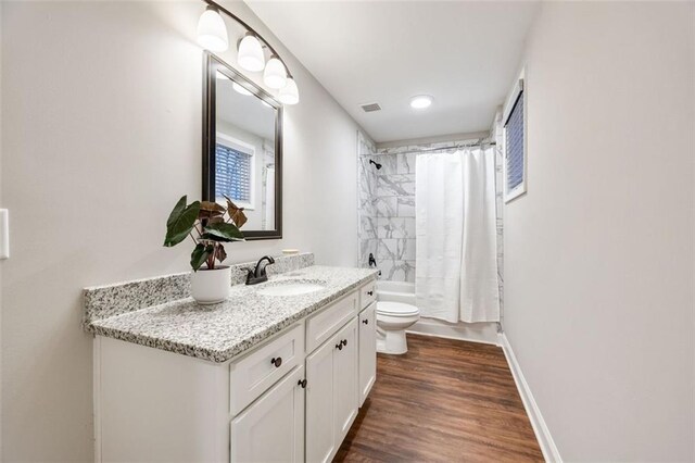 bedroom with light colored carpet, visible vents, and baseboards