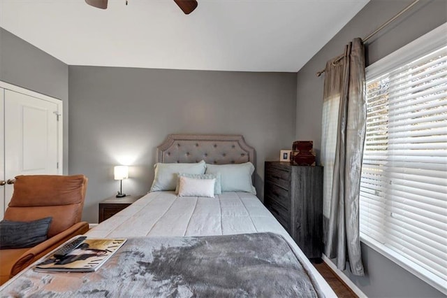 bedroom with ceiling fan