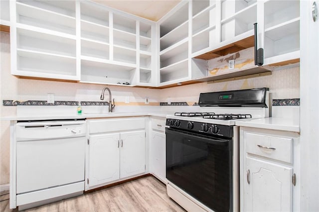 256 Olde Oaks Ln, Riverdale, GA 30274 - full bath featuring bathing tub / shower combination and toilet