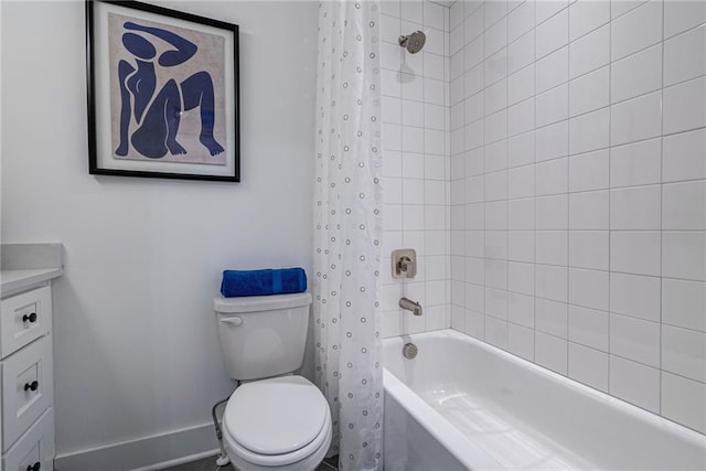 bathroom with vanity, shower / bath combination with curtain, baseboards, and toilet