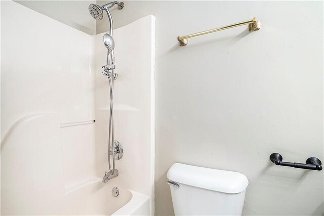 bathroom featuring toilet and  shower combination